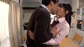 Boss MILF Hancurkan Pekerja Dalam Frenzy Jav Rumah Berkuah!