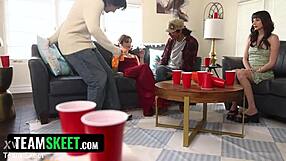 พี่ชายเลี้ยงกระแทกหีซิงร้อนๆ ลึกๆ จบครีมพิ้ในจินตนาการต้องห้าม