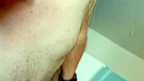 I'm shooting a huge load of sperm solo