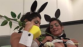 Girls Masturbate Lick Pussies Car Wash Fun?