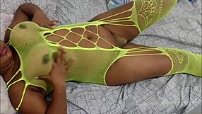 Hey safada, squirt that hot cum right into my waiting mouth!