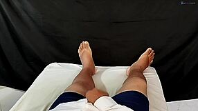 fiquei excitado pensando na minha ex namorada e bati uma punheta ficando com a mão toda gozada minha esposa não pode saber disso