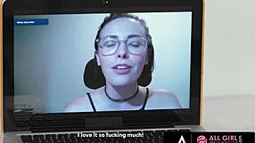 Sexy Masseuse Spencer Bradley Scissors Oiled Client Jenna Sativa Tribbing