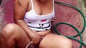 Mi Putisobrina Se Masturba Caliente En El Piso Del Baño