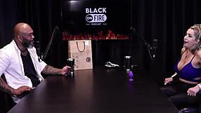 Loira Julia Fontanelli flashes tits after anal stress rant in fetish game!