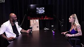 Loira Julia Fontanelli flashes tits after anal stress rant in fetish game!