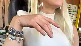 Wanna see me cum live in this steamy web chat?