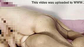 oye, quieres ver como le meto la verga a esta milf en su vagina caliente?