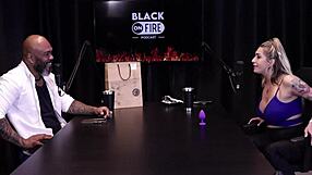 Loira Julia Fontanelli flashes tits after anal stress rant in fetish game!