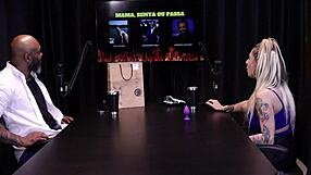 Loira Julia Fontanelli flashes tits after anal stress rant in fetish game!