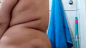 gordinha safada depilando a buceta pra um trato gostoso