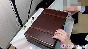 wanna worship lilly's secretary feet stuffed in the box?