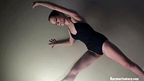 WATCH THIS BALLERINA NUDE FETISH DEMO!