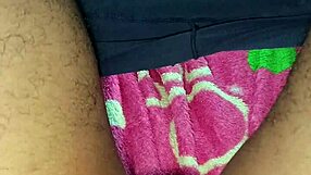 Pene mas masturbacion drives her wild with horny need!