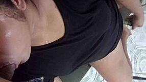 a gorda puta da minha amante mama meu pau enquanto enfia pepino na buceta peluda dela