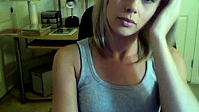 kylie flaunts perfect ass tits cameltoe fingering dildo pussy webcam