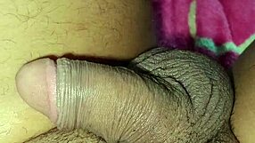 Pene mas masturbacion drives her wild with horny need!