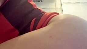 gostosa shakes ass hard in panties rebolando