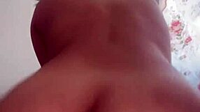 mi cuñada entra y me ofrece su culote para follar duro