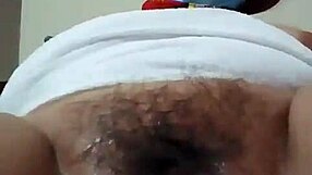 May Bay Nhu Y Lon To Fingers Her Wet Pussy Hard