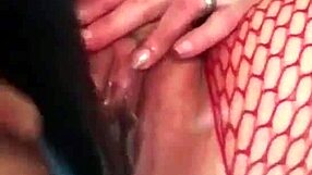 Milf Fists Herself to Gushing Orgasm in Homemade Amateur Video