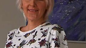 whoa roommate slurps wet cock so hot and sloppy!!