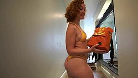 her plump ass bounces wildly on display