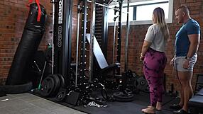 he rims her huge ass then trains it for deep creampie