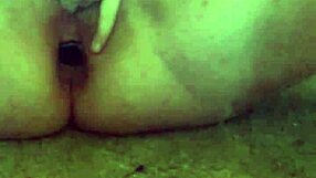 ANAl PLUG STUFFS FAT ASS WHILE VIBRATOR HITS G-SPOT!