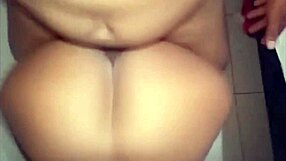 WOW LOOK AT THIS HOT ASS GETTING FUCKED DOGGYSTYLE IN HOTEL BY BIG COCK!