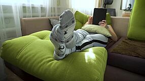 yo hot amateur girl teases wrinkled socks feet toes in homemade fetish vid