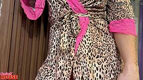 Horny esposa calls for dick and scores two studs ready to pound her 😈🍆🔥