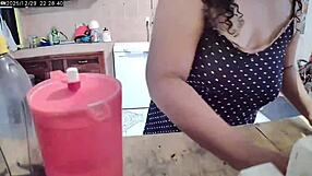 gorda esposa, you're sexy in the kitchen!