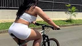 quieres follarte asi a una ciclista sexy en colombia hasta que squirt?