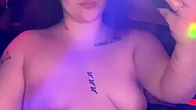 heluvvvkelo shakes her fat ass twerking hard while fingering pussy