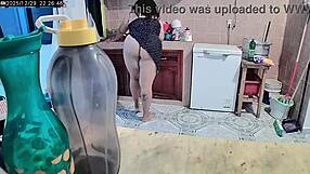 gorda esposa, you're sexy in the kitchen!