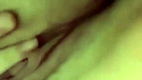 heluvvvkelo shakes her fat ass twerking hard while fingering pussy