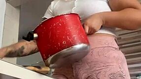 Chamei Minha Amiga Da Buceta Grande Pra Me Ajudar No Almoco With Huge Pussy Flash!