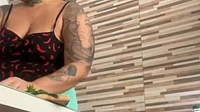 Chamei Minha Amiga Da Buceta Grande Pra Me Ajudar No Almoco With Huge Pussy Flash!