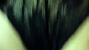 novinha de 18 sentando na pica com tudo