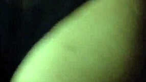 novinha de 18 sentando na pica com tudo