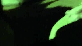 novinha de 18 sentando na pica com tudo