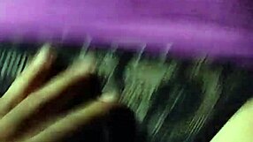 novinha de 18 sentando na pica com tudo