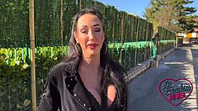 i'm laura that sexy 34 year old italian milf ready for fun