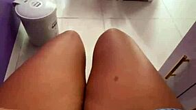 im fingerin my huge pussy in public right fronta clients!!