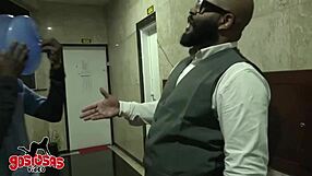 meu corno voyeur ama ve vêr meu cuzinho apertado no monster pau