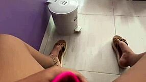 im fingerin my huge pussy in public right fronta clients!!