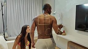 ei olha essa novinha de 18 pedindo pro cunhado consertar a tv mas leva rola grossa e volta arrombada pro corno