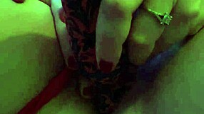 Лайна Мэри пальцами и дилдо доводит киску в белье до мощного сквирта