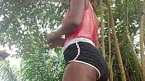 whoa this crazybitch shakes her huge ass while dancing and working out with fans 💦🍑🔥